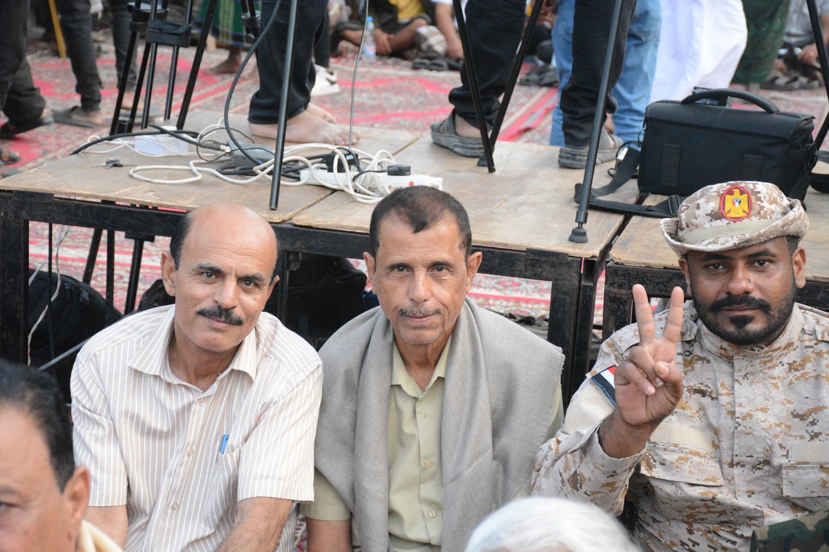 qnat_l's tweet photo. #حضرموت_تقول_انا_الجنوب_وهذه_كفتي_في_الميزان
من هذه اللوحه الذي تجسد روح التمثيل انا حضرموت ومن بيمتلك وزني يحشد بمثل هذه الحشود ثم يتكلم باسمي انا حضرموت مني وفي انطلق حراك باقي المحافظات الذي تنكر بعض الفئات انتماء لباقي محافظات الجنوب انا حضرموت من المهره إلى باب المندب https://t.co/O0S9J3cUhA