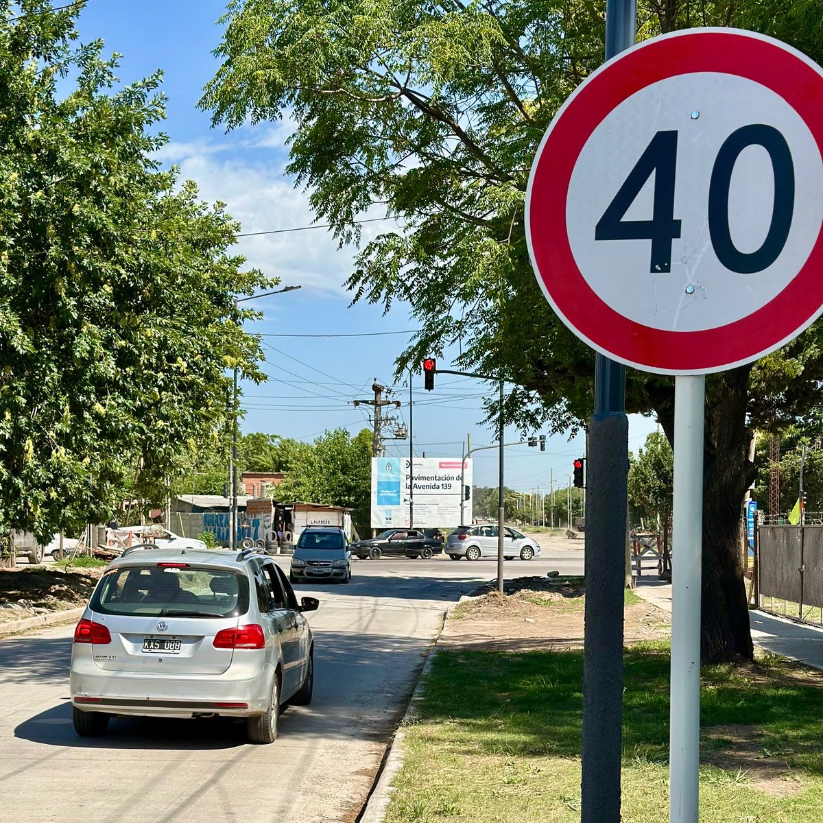 CascallaresPJ's tweet photo. ¡FINALIZAMOS LA PAVIMENTACIÓN DE LA CALLE GOBERNADOR ARIAS EN GLEW!

Desde @MunicipioBrown concretamos una importante obra de pavimentación con hormigón sobre la calle Gobernador Arias, en el tramo comprendido entre Miguel Cané y la avenida Capitán Olivera, una arteria clave que mejora la circulación y la conectividad en distintos barrios de nuestra localidad de Glew.

Los trabajos incluyeron pavimento de hormigón con cordones integrales, obra hidráulica, nuevas veredas, señalización y la instalación de luminarias LED, optimizando los accesos a los barrios Villa París, Las Calandrias, Santa Ana y Almafuerte, y fortaleciendo la vinculación con Capitán Olivera, en el límite con el distrito de Presidente Perón, y con la localidad vecina de Longchamps.   @JuanoFabiani @paulaeichel 

#BrownConVos