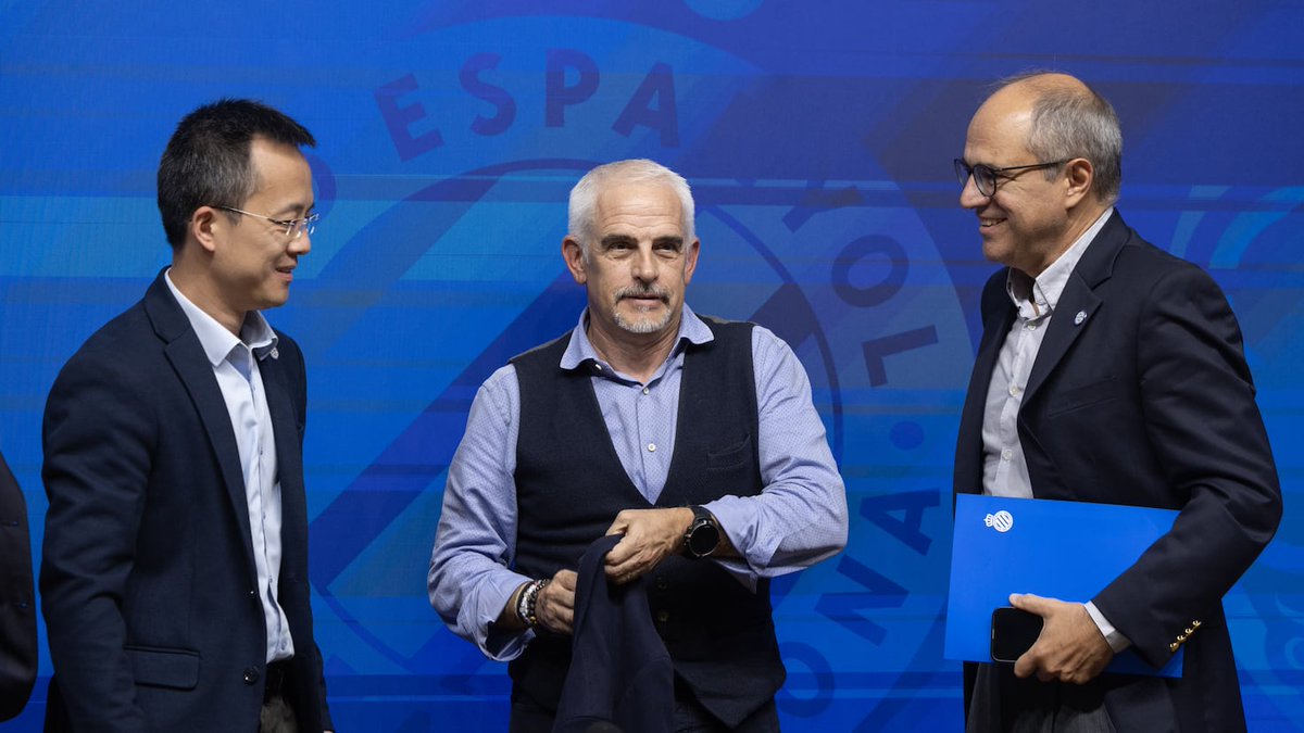 geristeelixx's tweet image. Sentimiento vs Moda #rcde