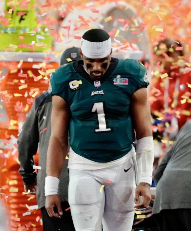 _TheEagleTimes's tweet image. Jalen Hurts is 10-0 against Patrick Mahomes, Josh Allen, Joe Burrow, Matthew Stafford, and Lamar Jackson since this moment: