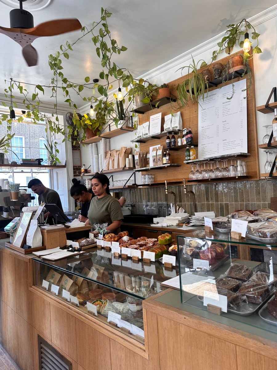 Mia3af's tweet photo. "Coffee, croissants, and good vibes! ☕️🥐 Loving the cozy atmosphere here. #CafeVibes #LondonEats #CoffeeLover #BakeryGoodies #CozySpots #FoodieAdventures https://t.co/GYQFZJ7FVl