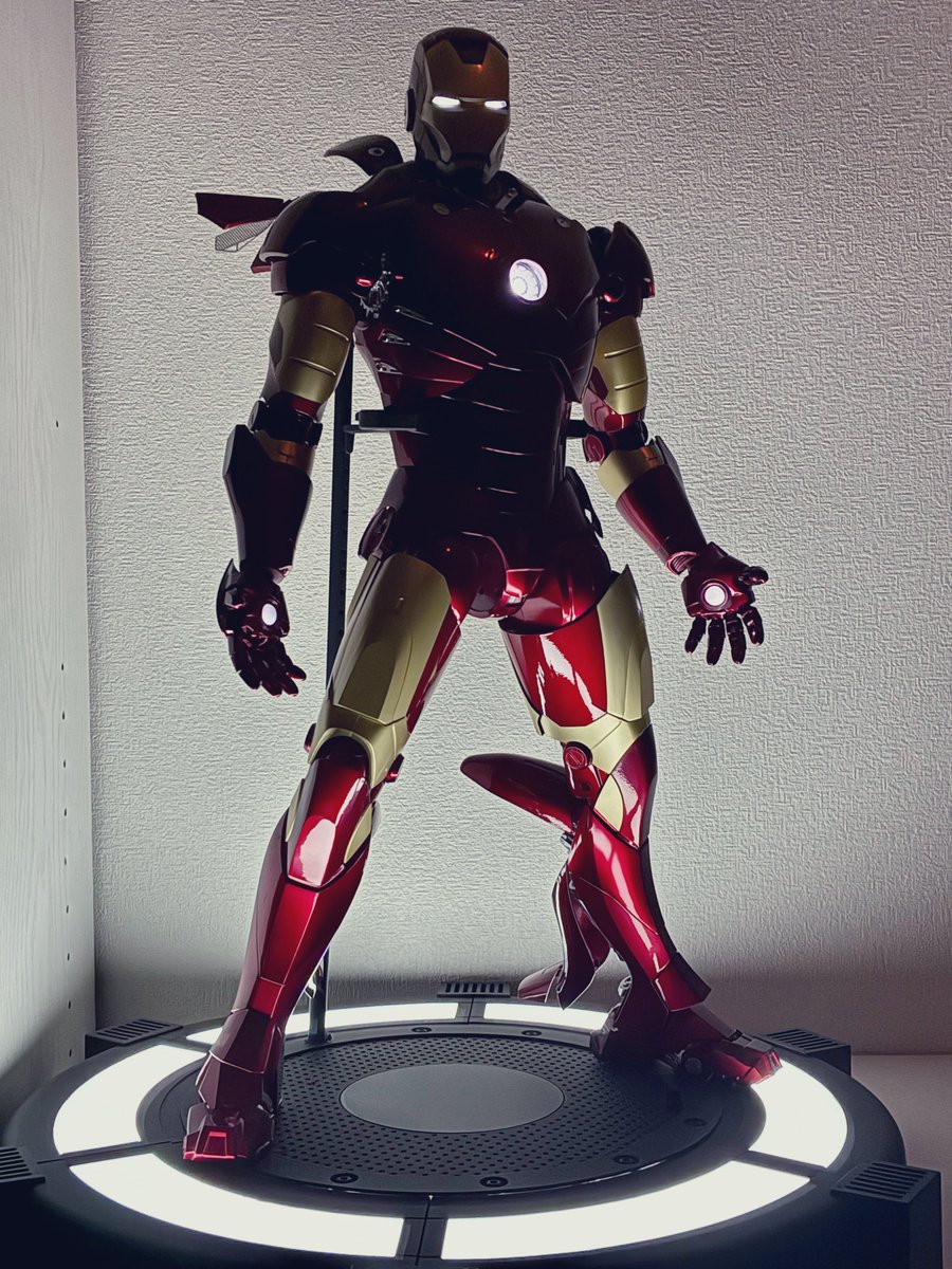 ディアゴスティーニ　アイアンマン　傷あり デアゴスティーニのアイアンマン、そういえば光るんだった。 可動(関節