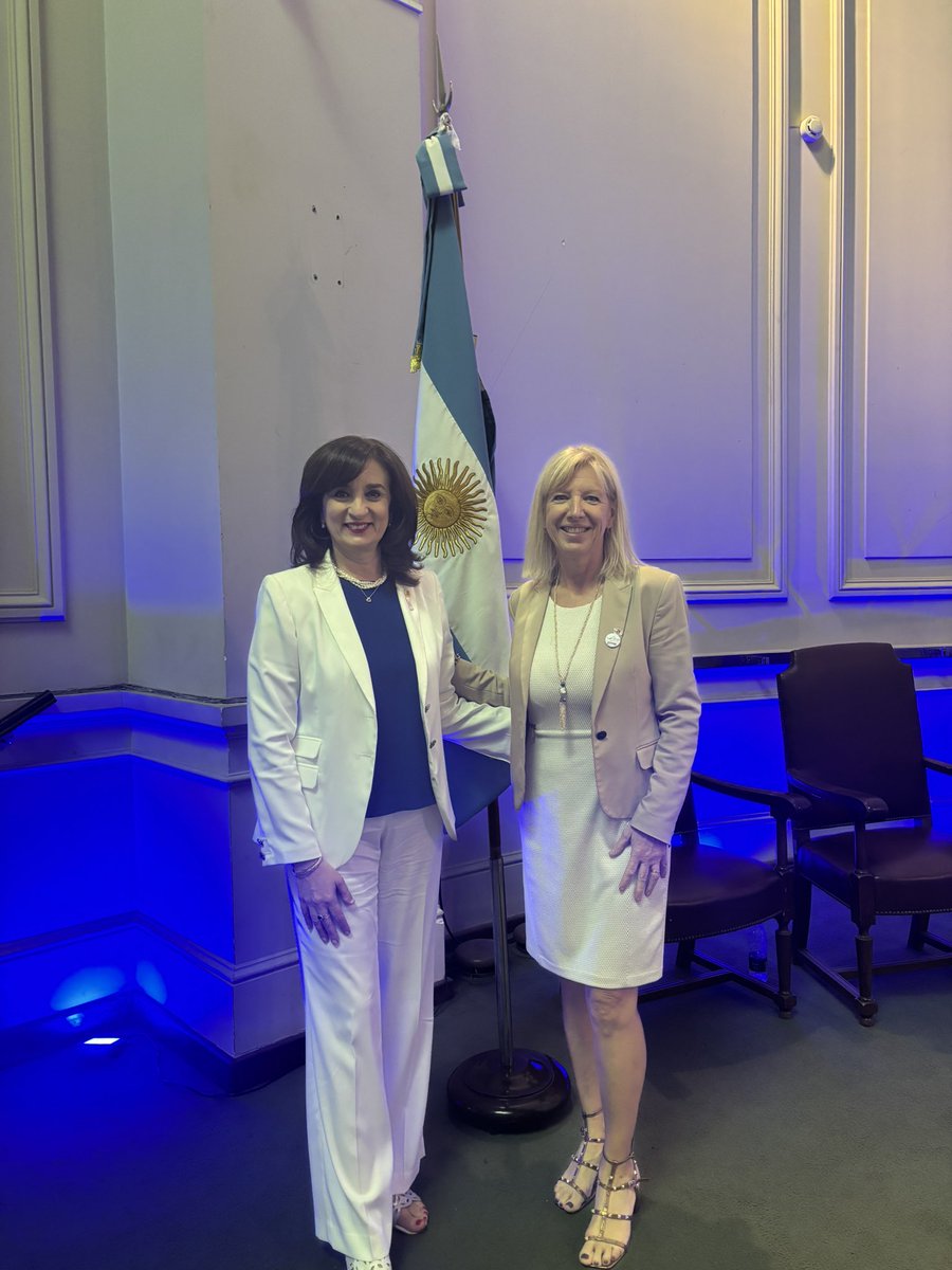 CorazonyMujer's tweet photo. Cerrando el año lleno de crecimientos! ✨✨

Les contamos los premios,  cambios de membresías y cargos 2026 del área. Felicidades por su trabajo y compromiso 👏🏻

🔹 mesa directiva: 
Analía Aquieri  prosecretario
Miriam Díaz. Vocal 

👇🏼👇🏼👇🏼 https://t.co/LeTragcN7i