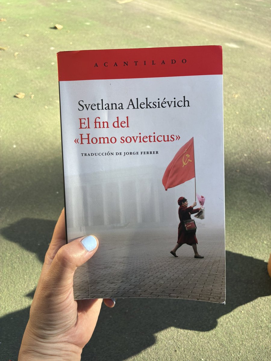 vannessarr's tweet photo. Un texto impecable de la Nobel de Literatura 2015: la autopsia del hombre fabricado en el laboratorio del marxismo-leninismo soviético.

Un relato sobre la distancia entre lo público y lo privado. https://t.co/DxrJzU4OEU