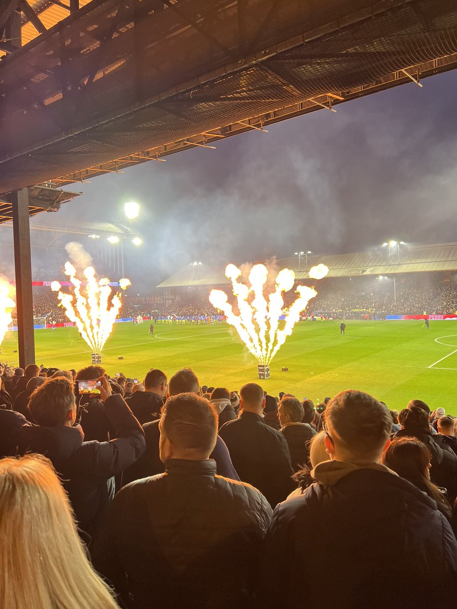 FUTSALJAM's tweet image. Jingle bells, jingle bells, jingle all the way. Oh what fun it is to watch Spurs win away! #COYS not the greatest game to watch but gritty and a much needed 3 points.