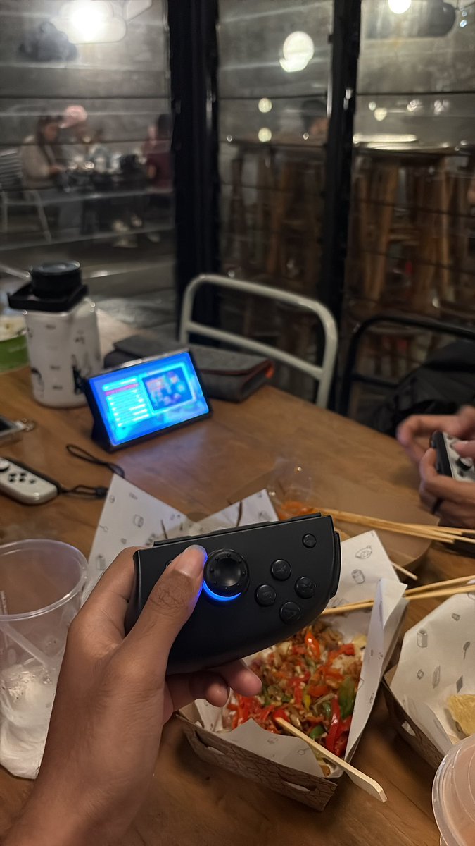 sinsmatch's tweet photo. kata gua sih bawa monitor ya mendingan https://t.co/aB1VzvMHsI