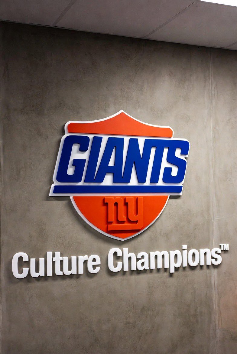 Cap___17's tweet image. The annual Giants meaningless win in December. John Mara’s Super Bowl was yesterday.