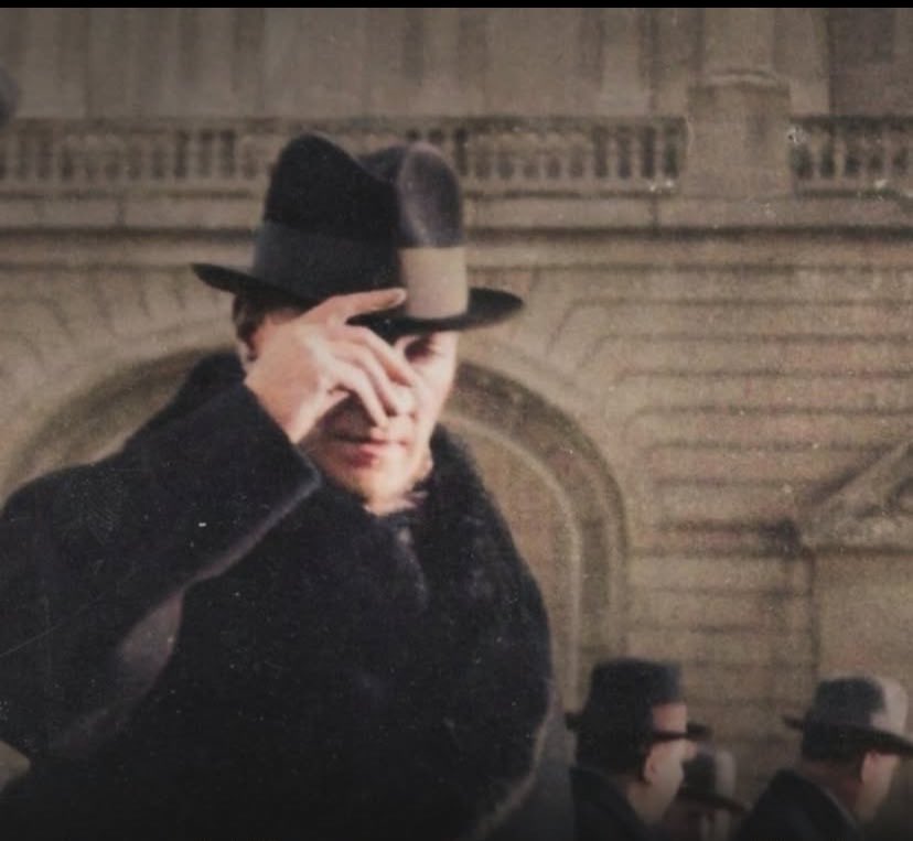 Oysa, Türk’ün onuru, gururu ve yeteneği çok yüksek ve büyüktür. Böyle bir ulus tutsak yaşamaktansa yok olsun daha iyidir!… 

Mustafa Kemal Atatürk