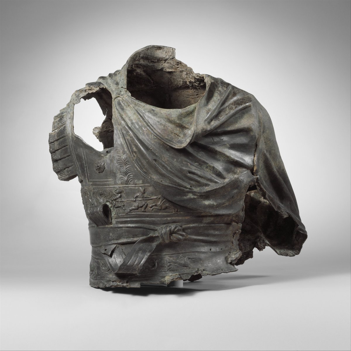resclassicae's tweet photo. Bronze torso from an equestrian statue wearing a cuirass, Greek or Roman, 2nd century BC–2nd century AD, The Metropolitan Museum of Art. https://t.co/XshZ0pNw0N