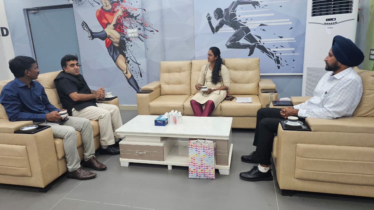 sportsinap's tweet image. Shri Vishnu Sudhakaran, Regional Director, SAI NSSC, Bengaluru, along with the undersigned, visited the Sports Authority of Andhra Pradesh on 29.12.2025.
Discussions focused on strengthening sports infrastructure and athlete development in the state.

#SAAP
#NSSC
#Sports