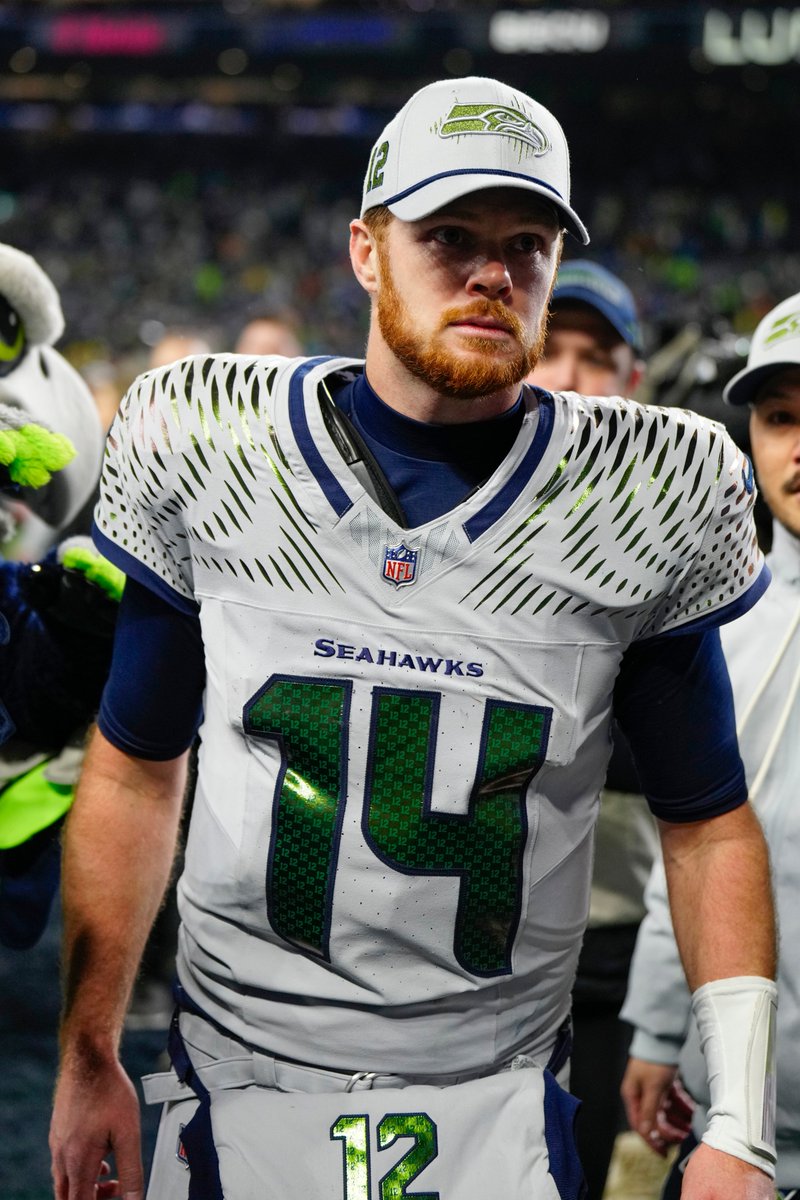 BleacherReport's tweet photo. There are only 5 QBs in NFL history that have won 13 games in back-to-back seasons

— Tom Brady
— Peyton Manning
— Brett Favre
— Aaron Rodgers
— Sam Darnold https://t.co/YuchcbYkpD