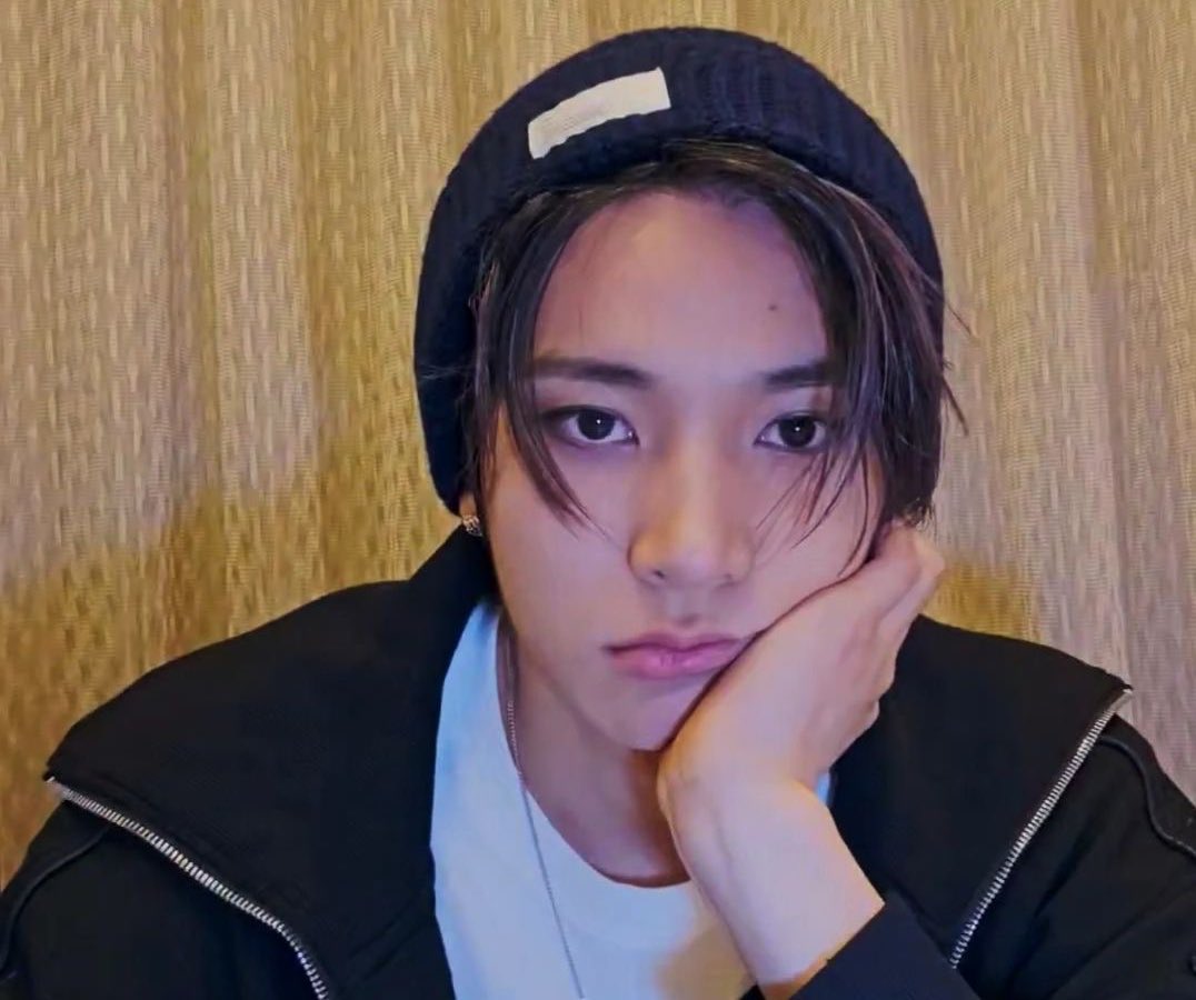 gril1hee's tweet image. &amp;gt; 𐢭 &amp;lt;