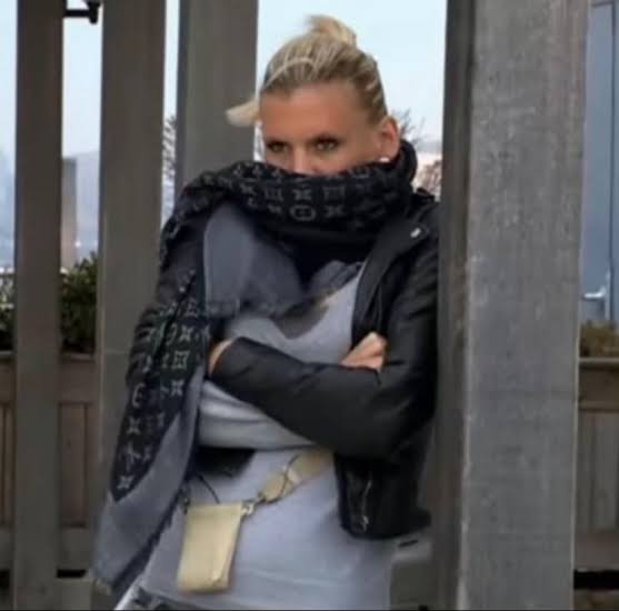 Math_2074's tweet image. Léa pendant le debrief #StarAcademy #StarAcademyLeLive #StarAcademyLive