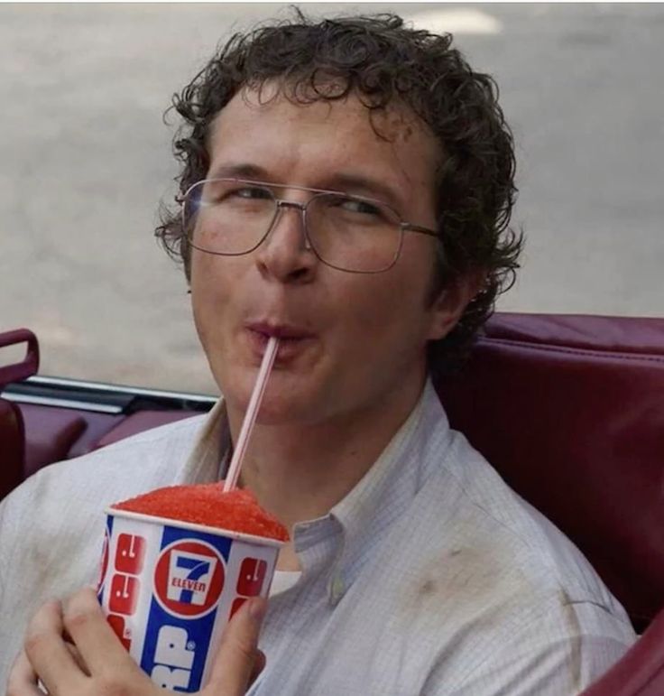 Just to assure you guys, no, I'm not expired yet. I work a lot of jobs, so I spend a lot of my downtime being outside or rotting on games. I love all my oomfsters so very, very much, and I'm sorry I haven't been as active as I should be.