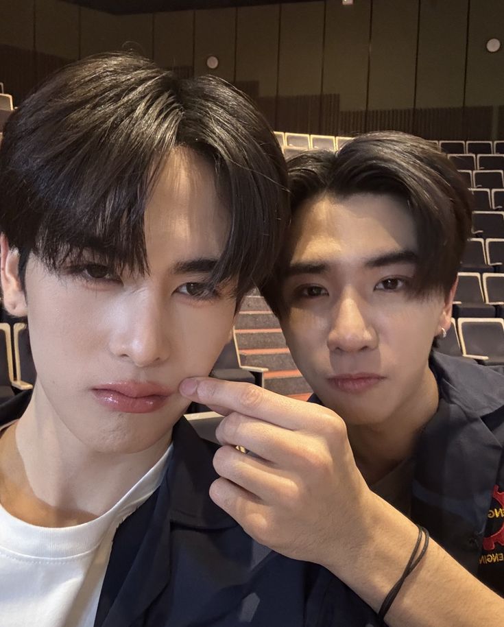 ★MOON★ PondPhuwin & PerthSanta 3. pondphuwin or perthsanta LOVE NUMBERS ON HOLD