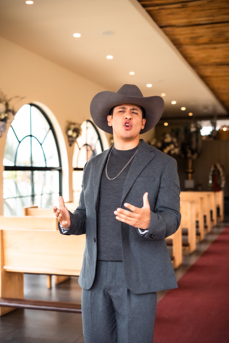 Buenos días! mi gente, les comparto estas foticos que nos tomamos en Rancho el día de una grabación muy especial. ¿Cómo me les va en esto últimos días de 2025?
#JuanPabloNavarrete #rancheras #musicapopular #artistamusical