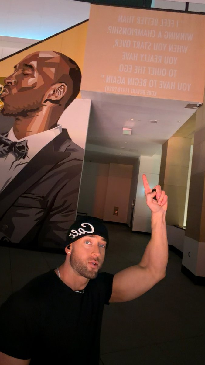 _MuscleMatt's tweet image. New banner pic with the great Kobe! #KobeBryant #OvationHollywood #Hollywood #Handsomemen #gay