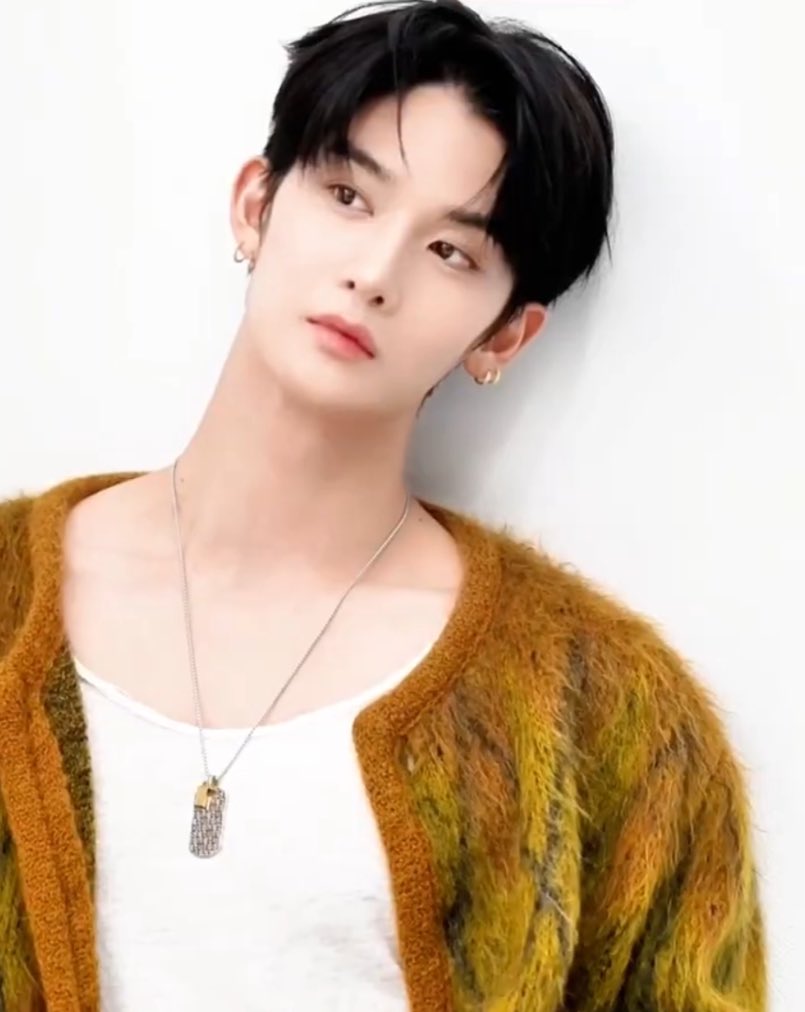 So so pretty 💖

#배진영 #BAEJINYOUNG