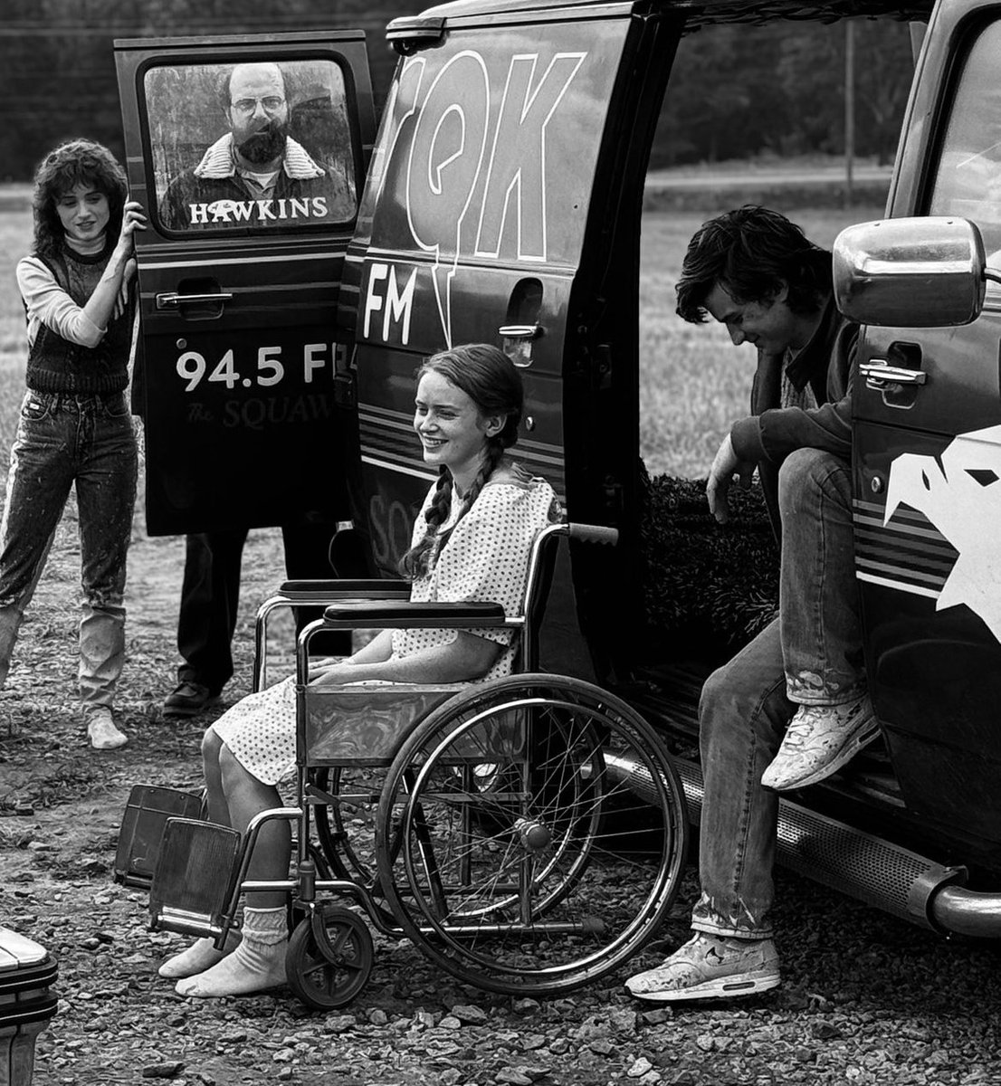 lilygswift's tweet image. max and steve crumbs 🥹