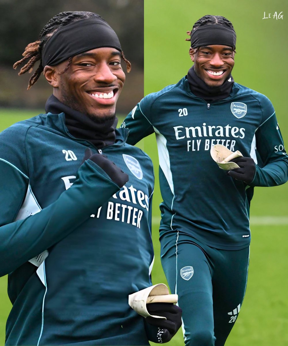 This is the look of a man who couldn't be happier with his decision to come to the red side of North London. 😁 🏴󠁧󠁢󠁥󠁮󠁧󠁿 ⚡️