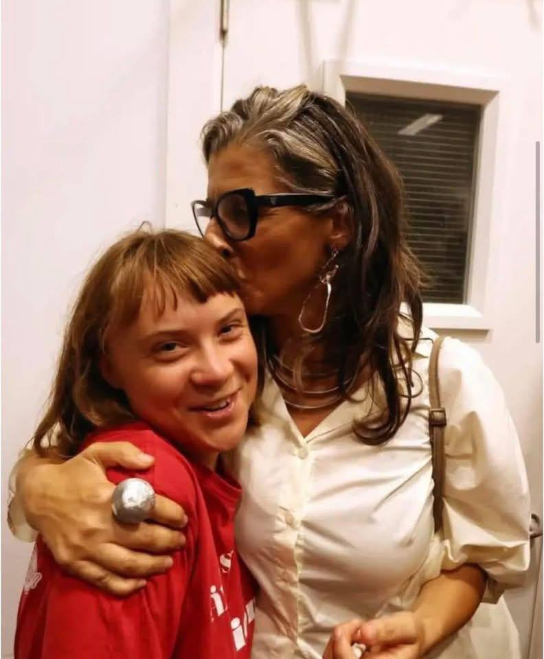 GRETA THUMBERG, CON GLI AMICI GEORGE SOROS, FRANCESCA ALBANESE E AHMAD HANNOUN

Se non capite un cazzo non è colpa nostra!

#proPalle
#Hamas
#ottomilioni
#api

t.me/team23ottobre