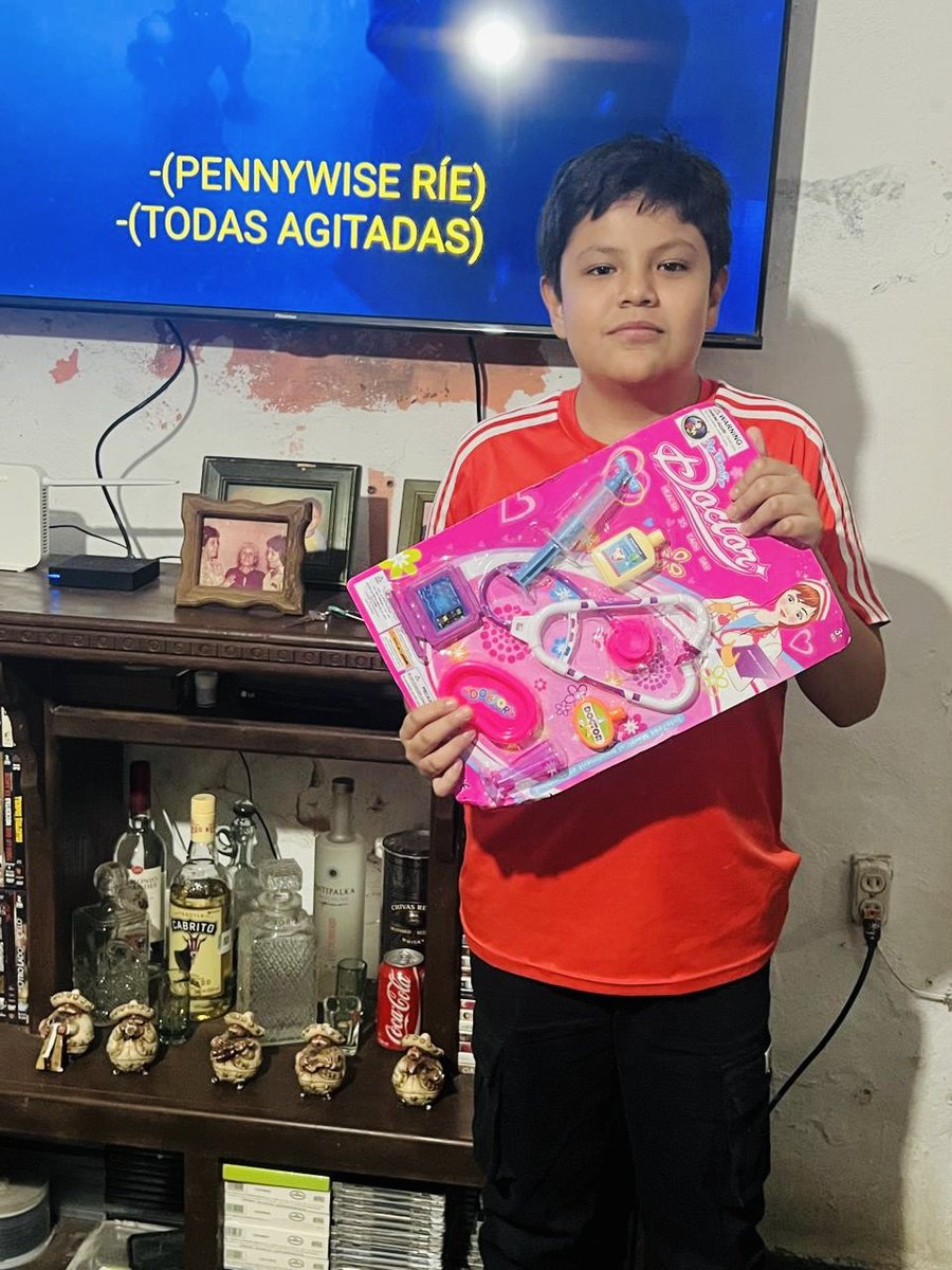 Gracias Hanna y Diego por sumarse a la #ColectaDeJuguetes2026 y regalar sonrisas a niñas y niños de #Cuernavaca 🎁+❤️=😃 #SeParteDeLosReyesMagos 👑#SiempreContigo #ReyesMagos