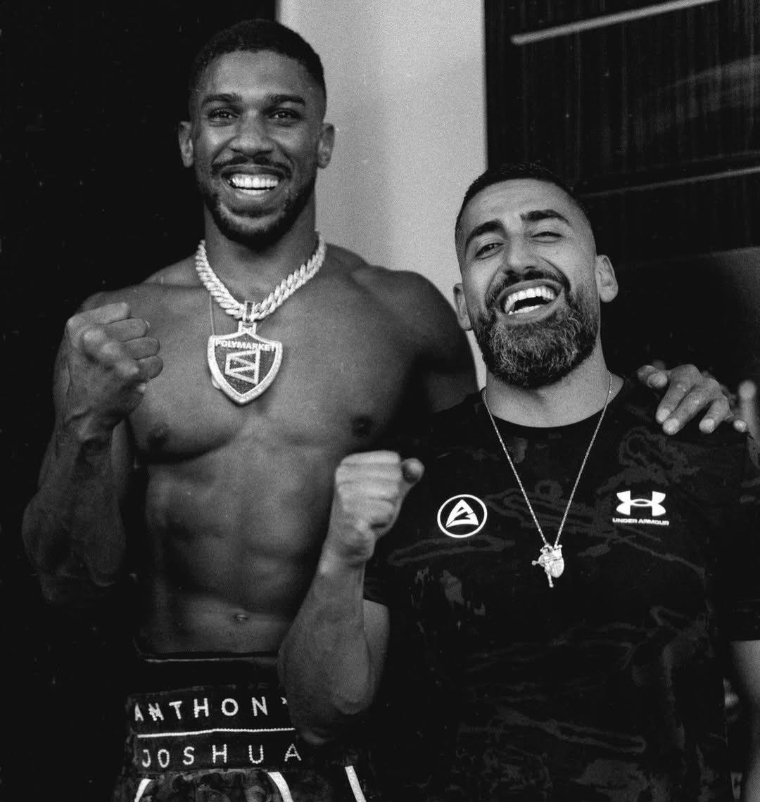 FrenchRapUS's tweet image. 🚨 TERRIBLE NOUVELLE… 

Les deux personnes décédées dans l'accident du boxeur Anthony Joshua au Nigeria étaient son entraîneur et son ami d’enfance 💔

Un cauchemar.