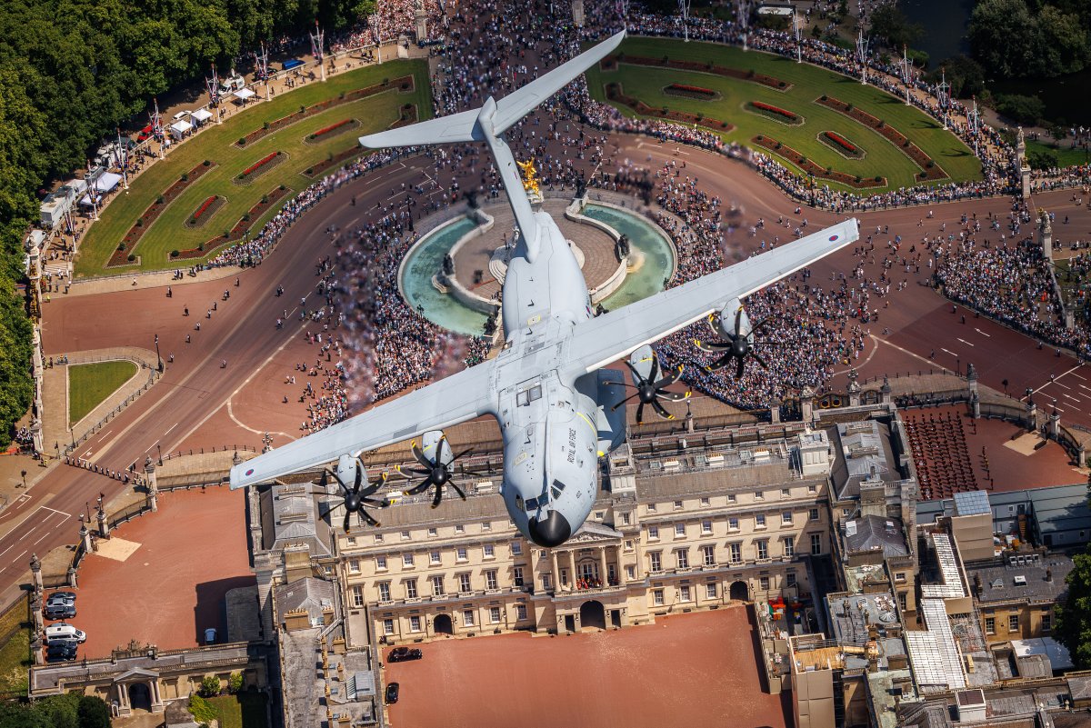 The best of Defence 📸

Military personnel deployed worldwide, captured at the moment it matters by Armed Forces photographers.

👉 These are our stand-out shots of 2025: ow.ly/Q1QS50XQ4bh