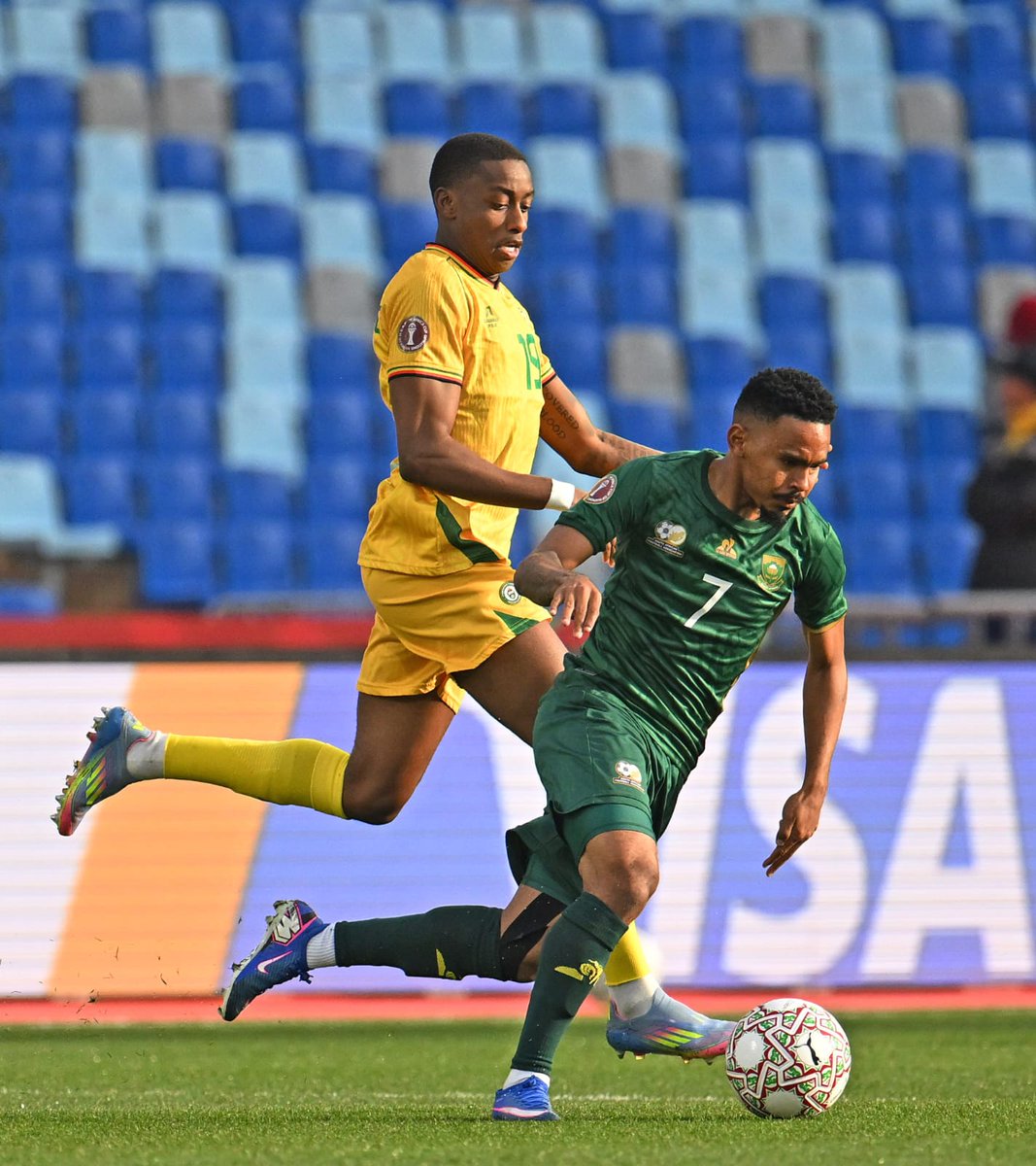 BafanaBafana's tweet image. We have remained on the edge of our seats during the first half between Bafana Bafana and Zimbabwe!!

The two teams are level at 1-1 at the break.

#BafanaPride