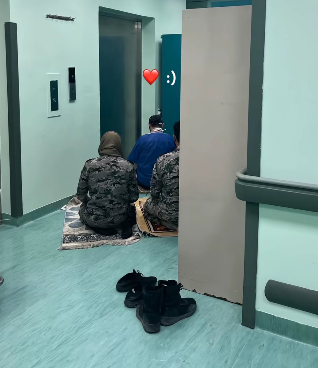 "رِجَالٌ لَا تُلْهِيهِمْ تِجَارَةٌ وَلَا بَيْعٌ عَن ذِكْرِ اللَّهِ"