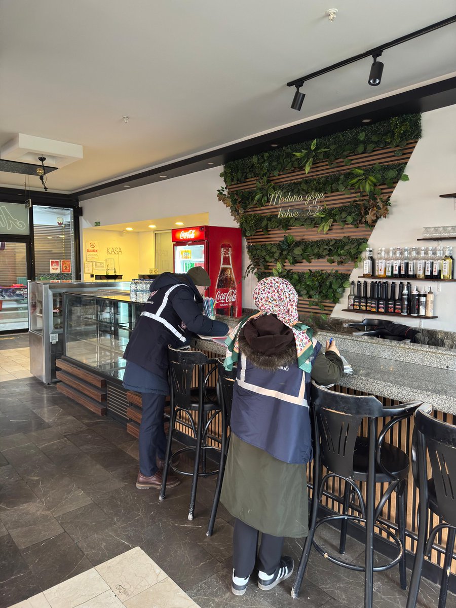 📍Yeni asgari ücretin açıklanmasının ardından vatandaşlarımızın alım gücünü korumak adına Ticaret İl Müdürlüğümüz denetim ekipleri sahada. 
🛒 Marketlerdeki etiket değişimlerini ve haksız fiyat artışlarını yakından takip ediyoruz.