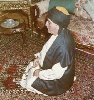 Firakiefendi's tweet photo. Aklı olan ağlar geçen zamâne 
Yeni yıl geldi diye gülen dîvâne  

Aşkî Muzaffer Ozak Efendi https://t.co/yGhy9canzF