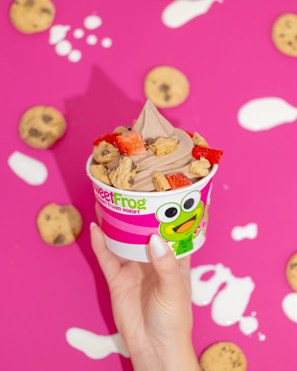 sweetFrog's tweet image. Scoop &amp;amp; Cookie say the best way to end the year is with froyo and ALL the toppings! 🥳🍦🍪🍓🐸