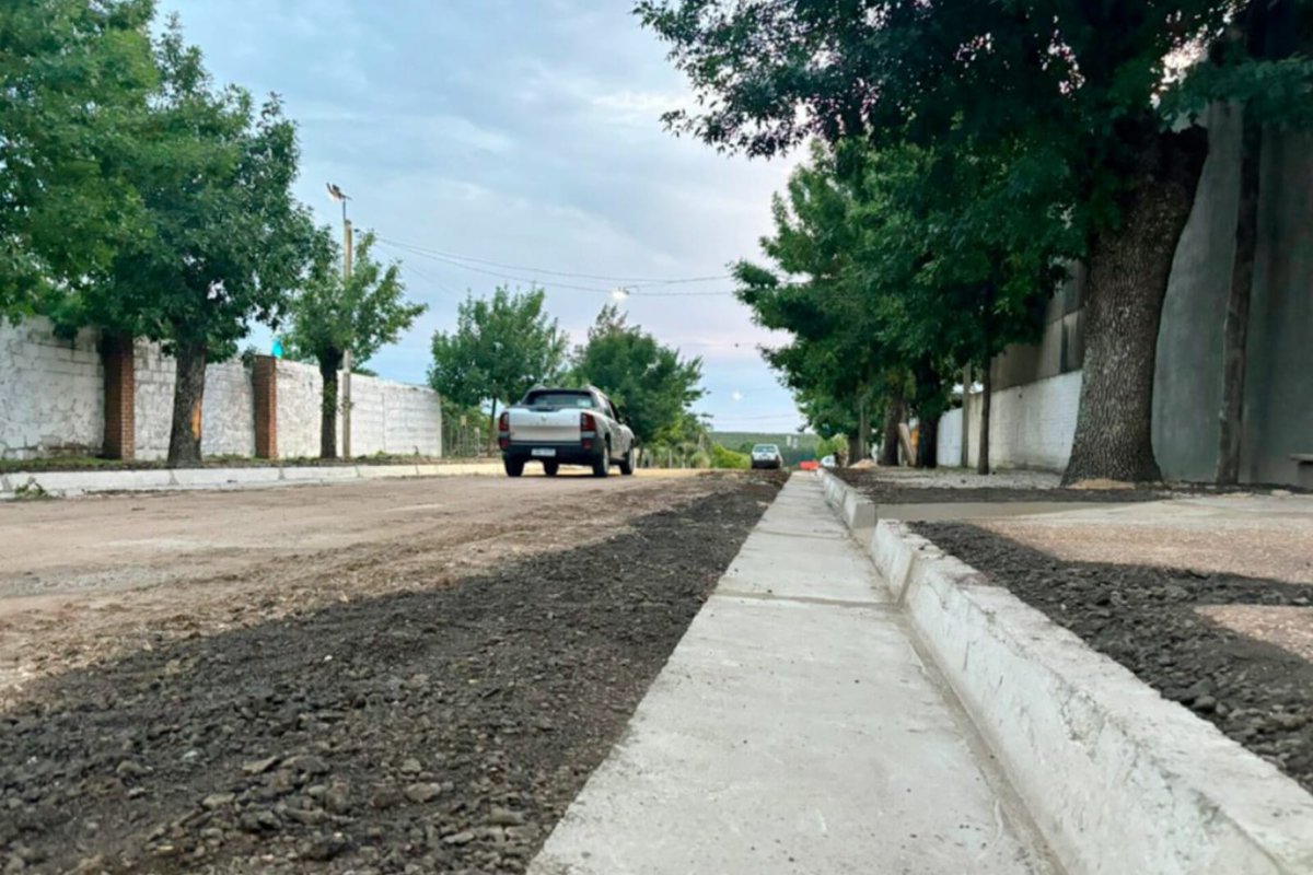 agiossa's tweet image. Quebracho avanza en obras de mejoras viales, así como también de infraestructura, a la vez que viene desarrollando un proyecto social destinado a jóvenes.

paysandudigital.uy/quebracho-obra…