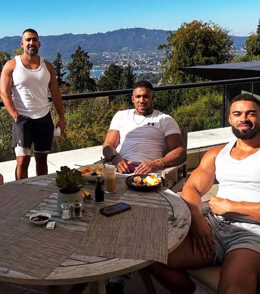 john322226's tweet photo. Anthony Joshua and the two close friends that lost their lives.

Sending condolences to their families in this difficult times. https://t.co/LLJeQkXOaz