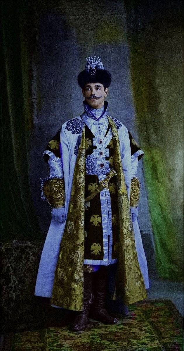 Flins_Lore's tweet image. rare aesthetic: it’s one of the last the Belyi Tsar’s balls and pull up like this