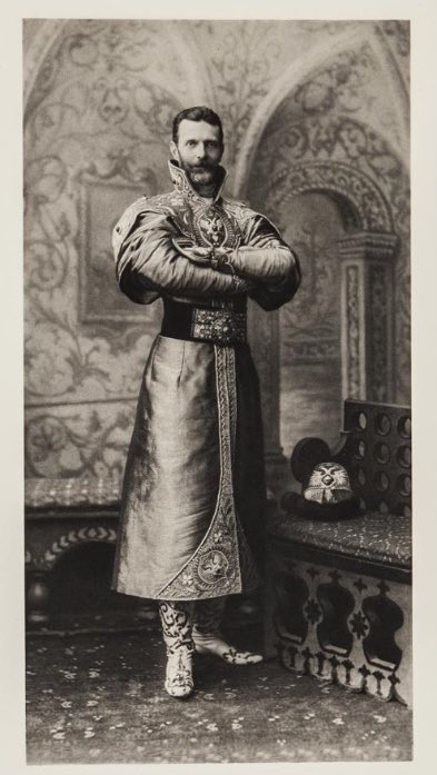 Flins_Lore's tweet image. rare aesthetic: it’s one of the last the Belyi Tsar’s balls and pull up like this