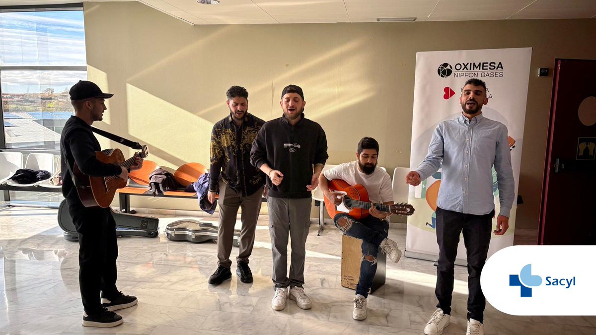 Salud_JCYL's tweet image. 🎶🎄 La rumba y el flamenco de Los Taberneros llenaron de música el Hospital de León, con actuaciones en Hemodiálisis y Oftalmología 

👏 Una iniciativa que ha llevado la alegría y un respiro emocional a #pacientes y profesionales estas fiestas 

saludcastillayleon.es/CHLeon/es/actu…