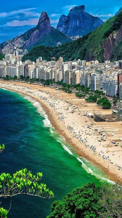 celsodossi's tweet photo. Não existe cidade brasileira que chegue PERTO da beleza do Rio de Janeiro.

Podem colocar defeitos (e tem muitos, muitos mesmos), mas o Rio é de cair o queixo.
Parece que foi lapidada.

Para mim, talvez seja a cidade mais linda do mundo.

Não tem pra ninguém. https://t.co/RHSqTV2xns