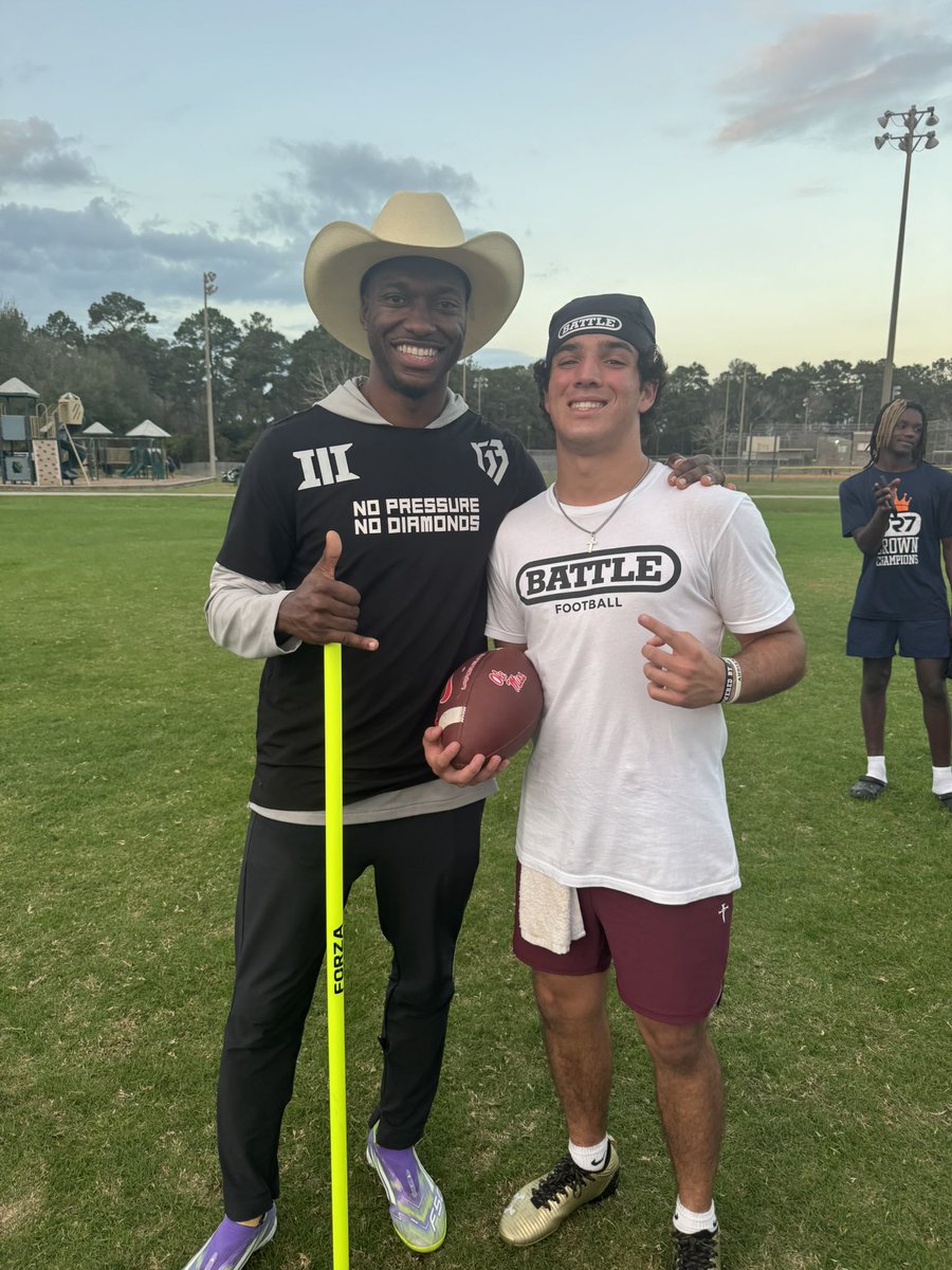 hudson_hurst3's tweet photo. Amazing time out at the RG3 tryout getting better and learning lessons from amazing coaches and one of the best to do it @RGIII

@RGIII @BLUR7v7 @RG3Foundation @movement_doc_ @nxtupqb 
@QBUniverseQBU @QBHitList 
@TXPrivateFBGuy @TXPSMedia 
@recruit_redzone @txfblife @TreyOwensQB https://t.co/hhIsVS7gwT