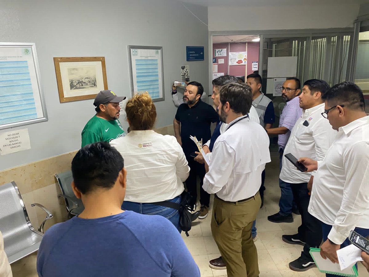 Por instrucciones del Gobernador <a href="/salomonj/">Salomón Jara Cruz</a>, el secretario de Gobierno, <a href="/jesusromerooax/">Jesús Romero (El Mero Mero)</a>, se encuentra en la zona del Istmo de Tehuantepec, donde ocurrió el accidente ferroviario, atendiendo desde el primer momento a las víctimas y acompañando de cerca a sus familias.

En