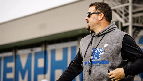 Pete Thamel tweet media