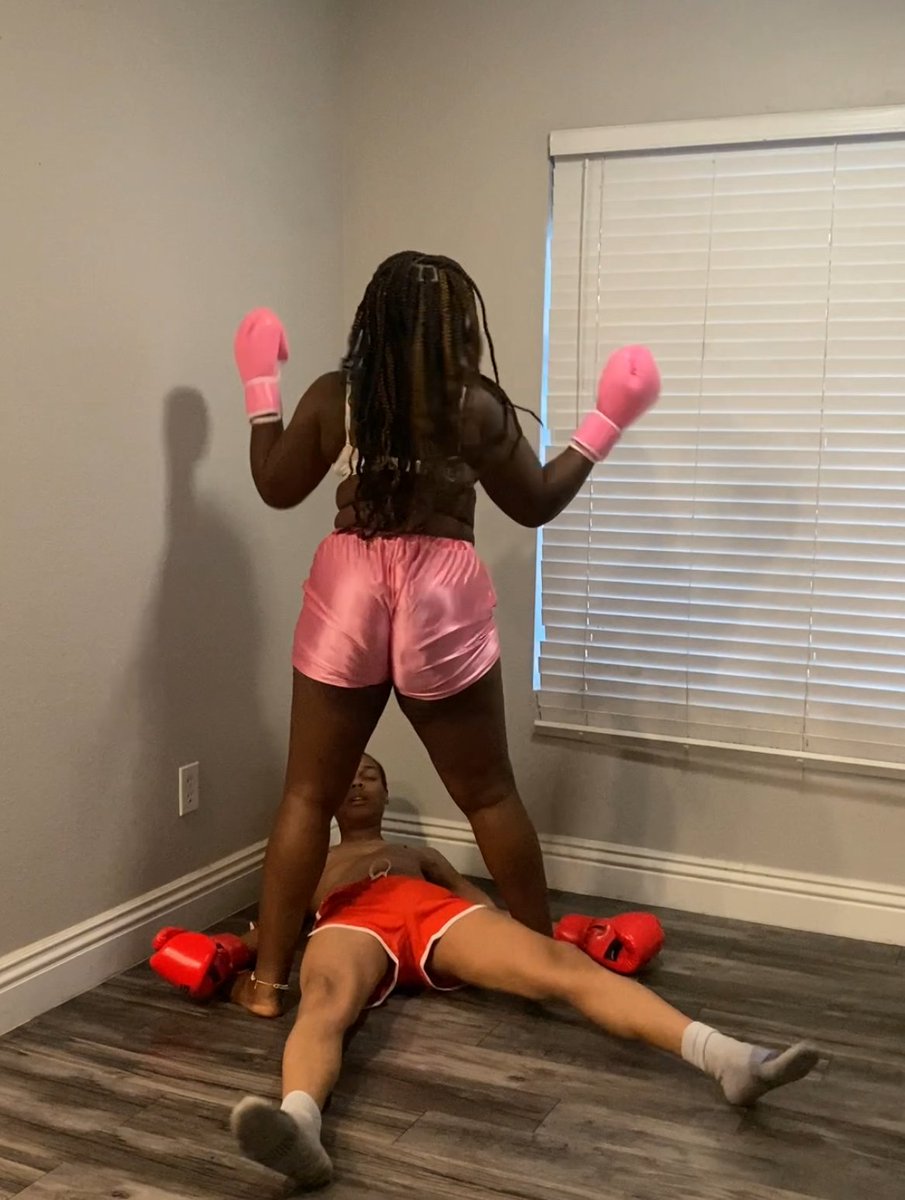 GoodSubby87's tweet image. Boxing Ballbusting Handjob 11 minute video with Goddess Leah available for download

clips4sale.com/studio/175277/… 

#Domination #ballbusting #BoxingFetish
