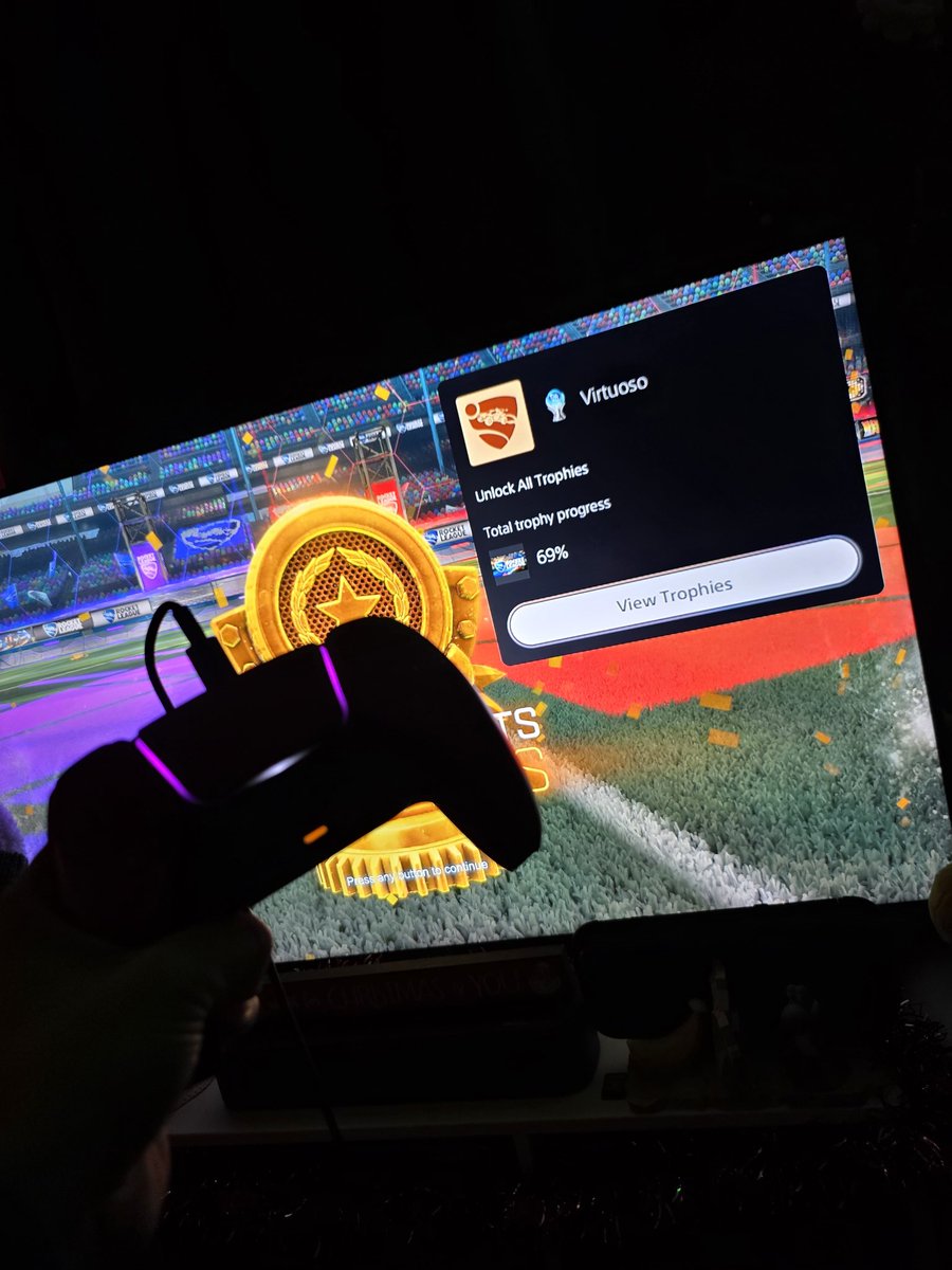 Platinum trophy 10: Rocket League 

⏰️ 272hrs (Only 1hr 30 focused on Trophy hunting) 
🏆 36/36
✅️ Trophy hunting rating: 2/10 

My 2025 goal to hit 10plats has been complete 😌