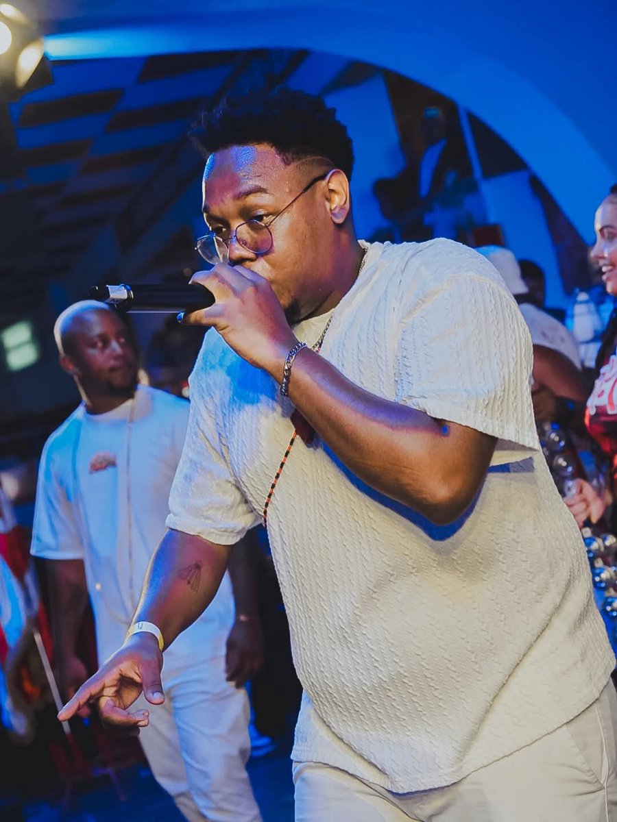 Salgueiro fez uma linda festa de pré réveillon em Noite dos Intérpretes. Quem esteve lá sentiu de perto a energia absurda que tomou conta da quadra. 🔥