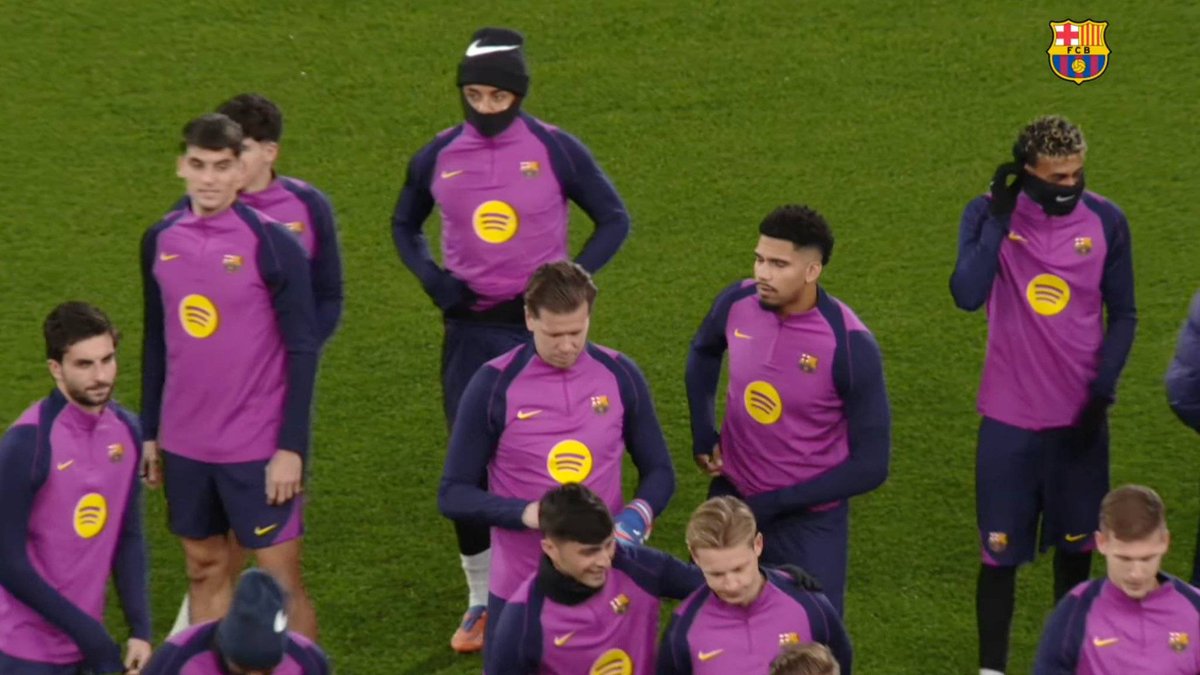 BarcaTimes's tweet image. 🚨 Ronald Araújo, Pedri and Dani Olmo are BACK in training. #fcblive