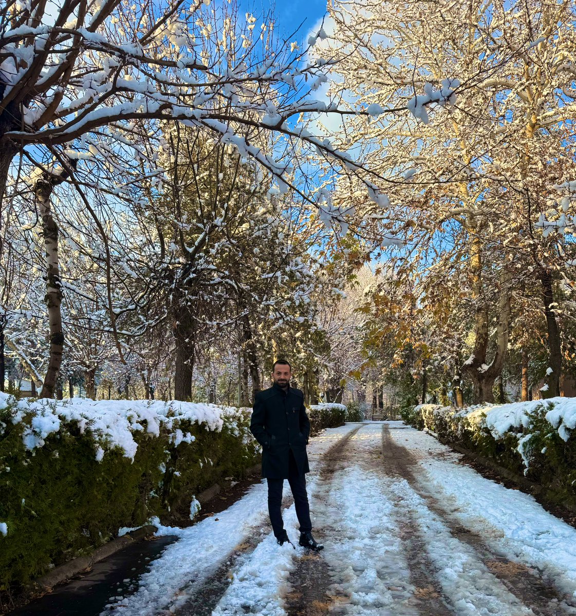 Beyefendilik bazen sadece duruş meselesidir,
Zira ayakta durmak yetiyor,gerisi zaten konuşuyor…
#Diyarbakır