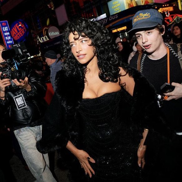 bugzbees's tweet image. her house is on pretty girl avenue