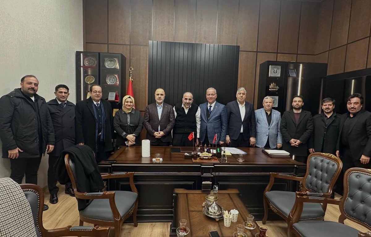 Dostlar Divanı Üyesi, İş insanı  Sn. Mehmet Aydın’ı,  İlçe Başkanımız Sn.İsmail Ergüneş ve teşkilat mensuplarımız ile birlikte Sultan Kasrı işletmesinde ziyaret ettik. 

Nazik misafirperverliği için kendisine teşekkür eder, yeni  işletmesinde hayırlı işler dilerim.