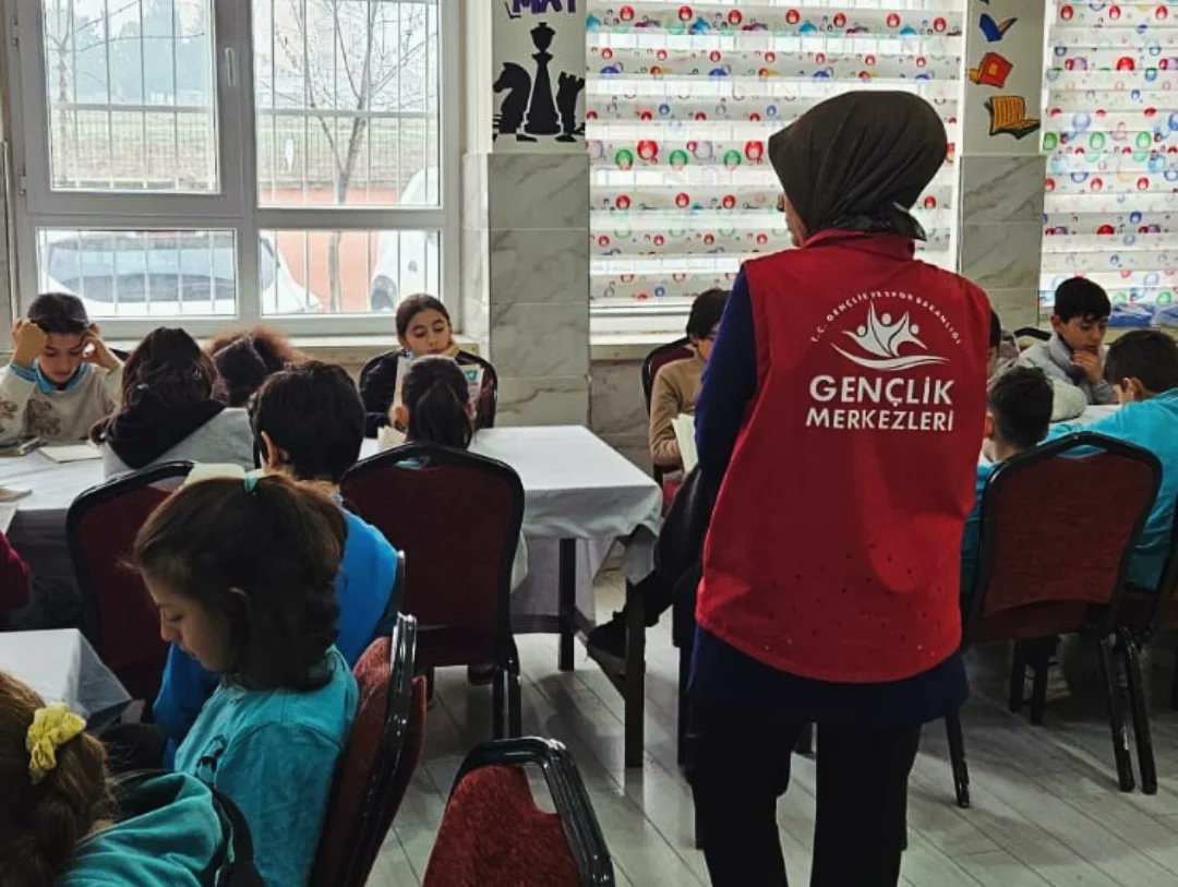 📚✨ Kitap Okuma Halkası Etkinliği ✨📚
Mirza Çalışkan İlköğretim Okulu öğrencileriyle birlikte, kitapların birleştirici gücünü hissettiğimiz anlamlı bir Kitap Okuma Halkası etkinliği gerçekleştirdik. 
#kitapokumahalkaları #gsbgm